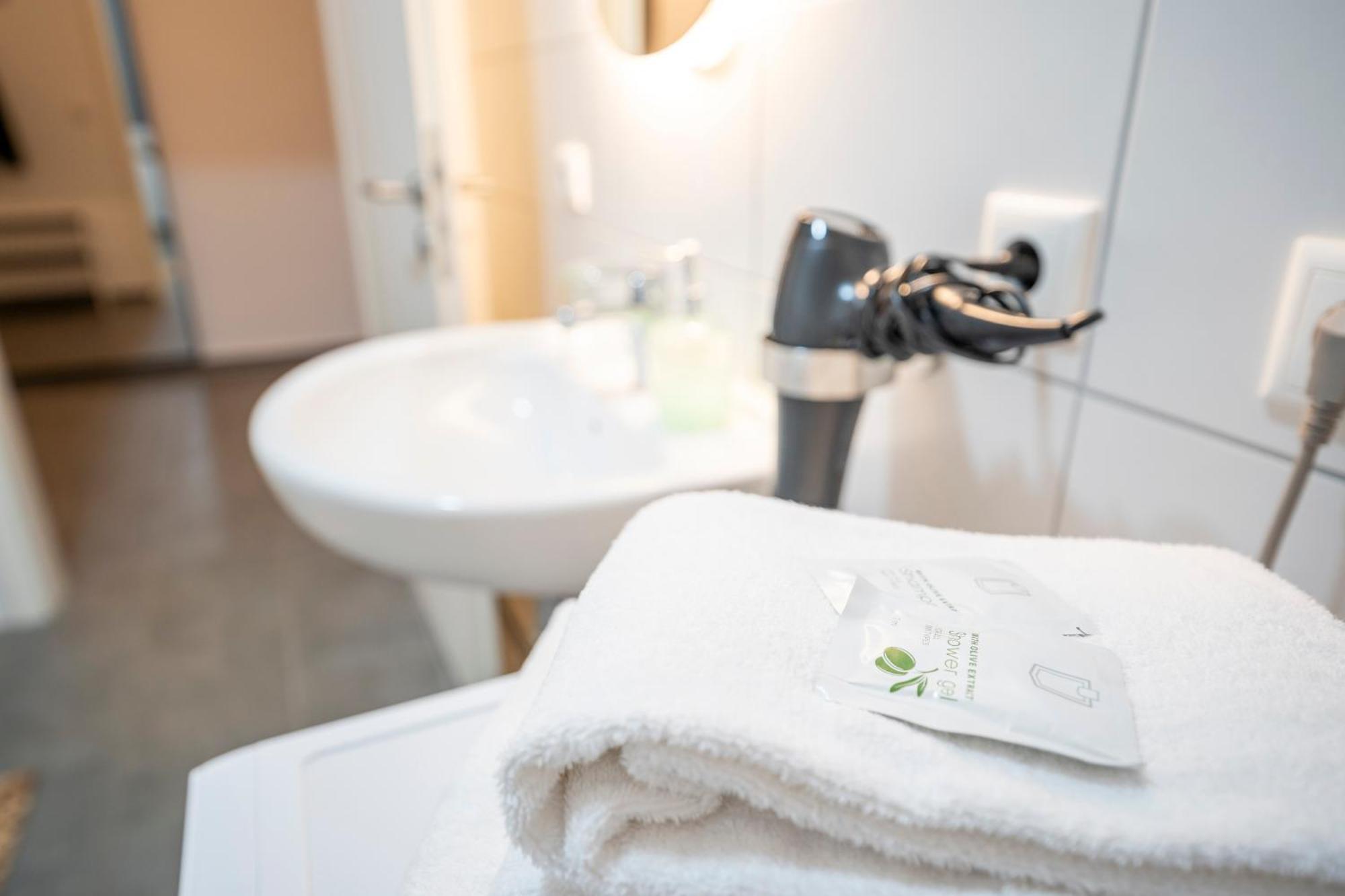 Rr - Spacious Apartments - Central - Parking Magdeburg Bagian luar foto
